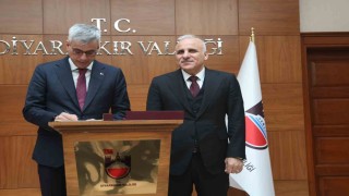 Sağlık Bakanı Memişoğlu Diyarbakır Valiliğini ziyaret etti
