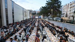 Şahin Niziplilerle iftar sofrasında buluştu