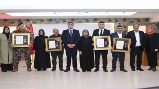 Şahit aileleri ve gazilere devlet övünç madalyası verildi