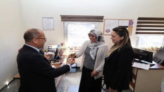 Saimbeyli ve Fekede Kadınlar Günü çiçeklerle kutlandı