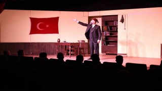 ‘Şair, Şiir, Şuur oyunu tiyatroseverler ile buluştu