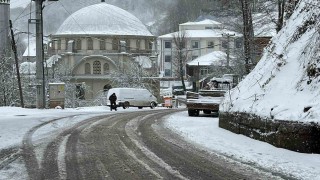 Sakaryanın yüksek kesimleri beyaza büründü