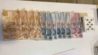 Samsunda çayevinde kumar oynayan 4 kişi suçüstü yakalandı