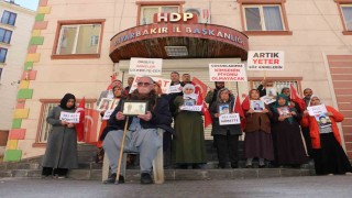 Şanlıurfada 7 aydır oğlundan haber alamayan baba Diyarbakırda evlat nöbetine katıldı