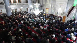 Şanlıurfada binlerce kişi bayram için camilere akın etti