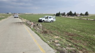 Şanlıurfada hafif ticari araç şarampole devrildi: 1 ölü, 2 yaralı