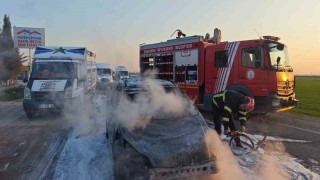 Şanlıurfada otomobil alev topuna döndü