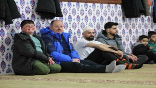 Sarıkamışta Kadir Gecesinde vatandaşlar camilere akın etti