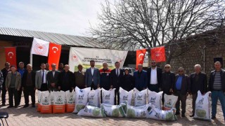 Şarkikaraağaçta üreticilere nohut ve yağlık ayçiçeği tohumu dağıtıldı