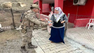 Sasonda jandarma 8 Mart Dünya Kadınlar Gününü kutladı