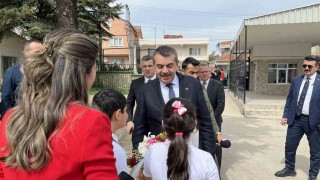 Seçim vaadinde bulunmuştu, Milli Eğitim Bakanını sınıfına getirdi