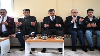 Şehidin baba evine bayram ziyareti