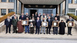 Şehit Aileleri ve Gazilere Devlet Övünç Madalyaları Takdim Edildi