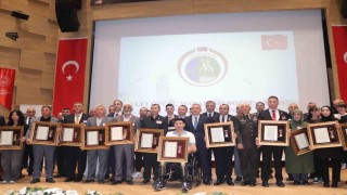 Şehit aileleri ve gazilere Devlet Övünç Madalyası