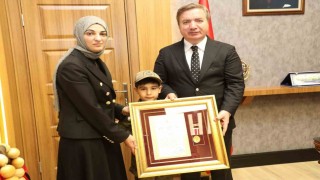 Şehit ailesine Devlet Övünç Madalyası verildi