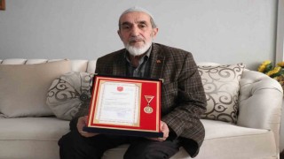 Şehit oğlunun maaşını ve sattığı arsanın gelirini TSKGVye bağışladı
