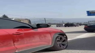 Şerit ihlali yapıp, yol vermeyen sürücünün aracına zarar verdi