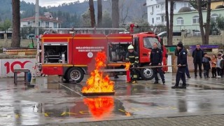 Seydikemerde öğrencilere yönelik yangın ve deprem tatbikatı gerçekleştirildi