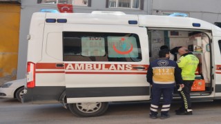 Seyir halinde devrilen motosiklet sürücüsü yaralandı