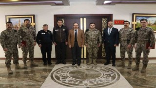 Siirtte kayıp genç kızı bulan polisler ödüllendirildi