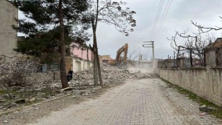 Siirtte metruk binaların yıkımı gerçekleştirildi