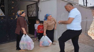 Silopide her eve bayram şekeri dağıtıldı
