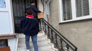 Simavda Diyanet İzcilerinden ihtiyaç sahiplerine erzak kolisi ve market çeki