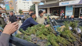 Sındırgıda Ormancılık haftası için fidan dağıtıldı