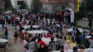 Sındırgıda yaklaşık bin çocuk iftar yaptı
