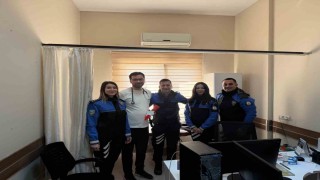 Şırnak emniyetinden 14 Mart Tıp Bayramında doktorlara karanfil