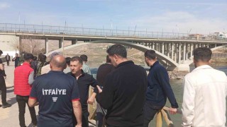 Şırnakta nehre atlayan çocuğu vatandaşlar kurtardı