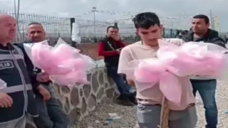 Şırnakta polisler Nevruz kutlamasına giden çocuklara pamuk şeker dağıttı