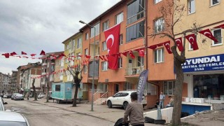 Sivasa şehit ateşi düştü, baba ocağına Türk bayrağı asıldı