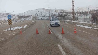 Sivasta yoğun kar yağışı ve tipi ulaşımda aksamalara neden oldu
