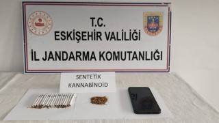 Şüpheli şahıs satmaya çalıştığı uyuşturucu madde ile yakalandı