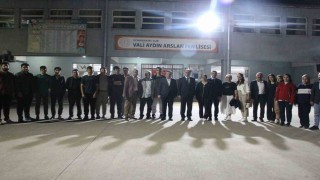 Surda lise öğrencileri iftarda ağırlandı
