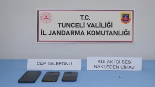 Sürücü belgesi sınavında akıllara durgunluk veren kopya düzeneğine jandarmadan suçüstü