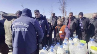 Süt üreticileri mandıracıların tekeline tepki için bedava süt dağıttı