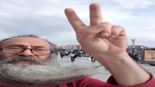 Tek kişilik gösteriye tek kişilik tepki