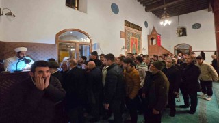Tercanda Sakal-ı Şerifi görmek için vatandaşlar Merkez Camiine akın etti