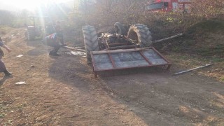 Ters dönen traktörün sürücüsü yaralandı