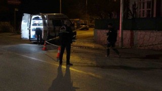 Ticari takside silahla yaralayıp yola attılar