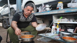 Tır şoförlerinin sandık başında iftar sofrası