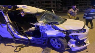 Tırla çarpışan hafif ticari araçtaki 2 kişi yaralandı