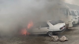 Tofaş-Fiat marka otomobil alev alev yandı
