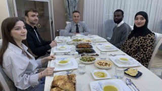 Tokatta öğrenciler bu sefer sınıfta değil akademisyenlerinin evinde buluştu