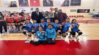 Tomarza Belediyespor kız voleybolda Kayseri 4.sü oldu