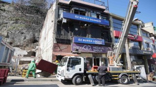 Tophane Surlarının önündeki son binalar da yıkılıyor