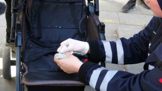 Topladığı paraları bebek arabasına saklamış