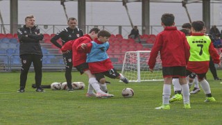 Toulouse FC antrenörleri, minik Samsunspor futbolcularıyla antrenmana çıktı